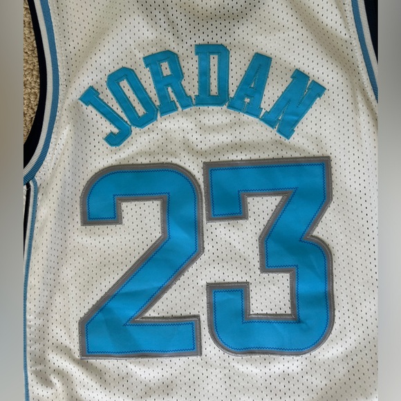 Michael Jordan #23 UNC jersey, size Medium - Picture 11 of 11